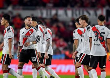 River volvió a perder: cayó ante Rosario Central en el Monumental y agravó su crisis futbolística