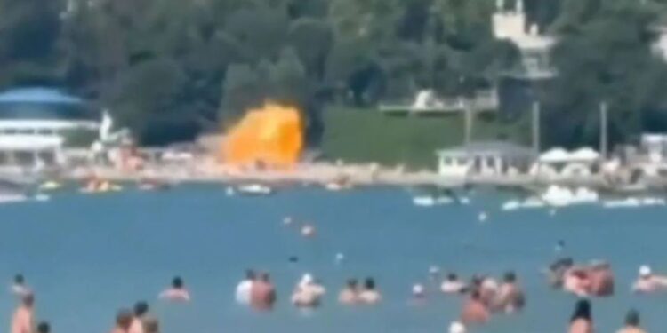 Un dron ucraniano cayó sobre una playa en Rusia y provocó la muerte de siete personas