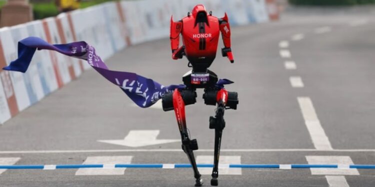 Un robot chino corrió los 100 metros en 9,32 segundos y superó la marca de Usain Bolt