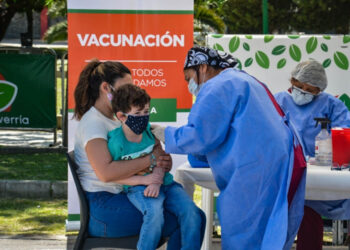 Vacunar es gobernar: la catástrofe silenciosa del retiro del Estado