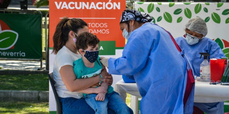 Vacunar es gobernar: la catástrofe silenciosa del retiro del Estado