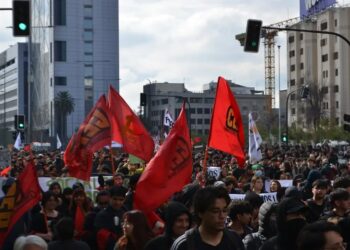 Chile: Miles de estudiantes reclamaron en las calles en defensa de la educación