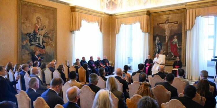 Antes de visitar la Argentina, el Papa León XIV recibió a un sindicalista cercano al Gobierno