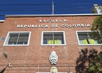 Cada vez más adultos jóvenes dependen solo del sistema público de salud en CABA