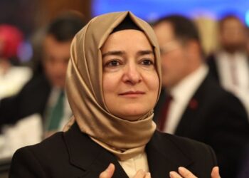 Cimbronazo político en Turquía: renunció la vicejefa del partido de Recep Erdogan por un escándalo de corrupción