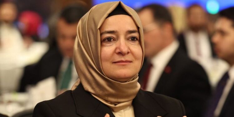 Cimbronazo político en Turquía: renunció la vicejefa del partido de Recep Erdogan por un escándalo de corrupción