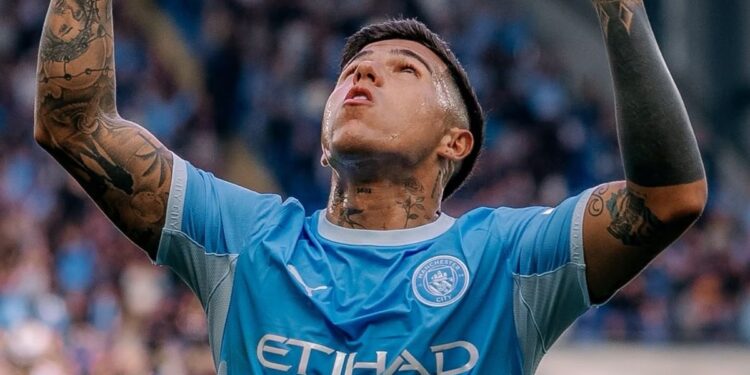Con un golazo de tiro libre, Enzo Fernández convirtió por primera vez con el Manchester City para el triunfo 5-3 ante Sunderland