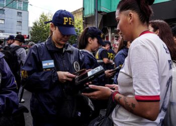 El CELS denuncia 590 operativos y que 2000 policías ejecutaron la violencia contra migrantes pobres
