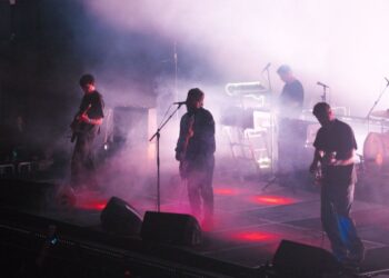 Él Mató a un Policía Motorizado en el Movistar Arena: un show con tintes de ritual generacional