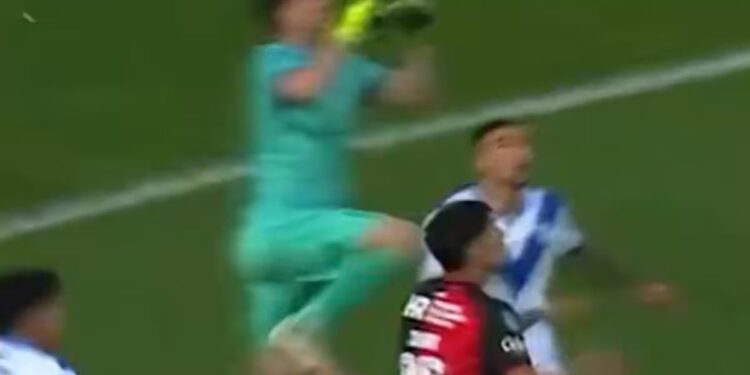 Emanuel Mammana debió ser operado tras un fuerte choque en el partido de Newell’s-Vélez