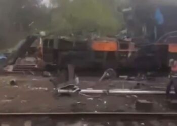 Guerra en Ucrania: Rusia atacó un tren cerca de Polonia y generó alarma en un convoy que llevaba a Boris Johnson
