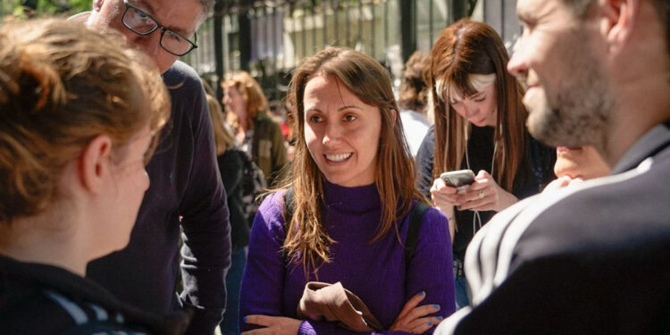 La Comisión de Educación porteña recibió a familias que rechazan la jornada completa en escuelas