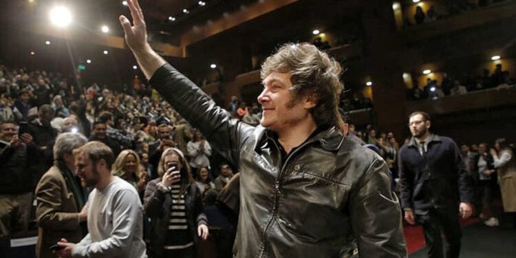 La Libertad Avanza activa campaña: Javier Milei pisa Buenos Aires y recibe a legisladores en Rosada