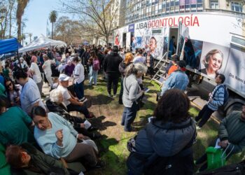 La universidad de la Plaza de Mayo: la UBA llevó sus aulas, su salud pública y su ciencia a las puertas del poder