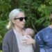 Lady Gaga se convirtió en mamá por primera vez y fue vista en la calle paseando con su hijo