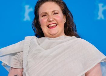 Lena Dunham da la bienvenida a su primer hijo mediante gestación subrogada