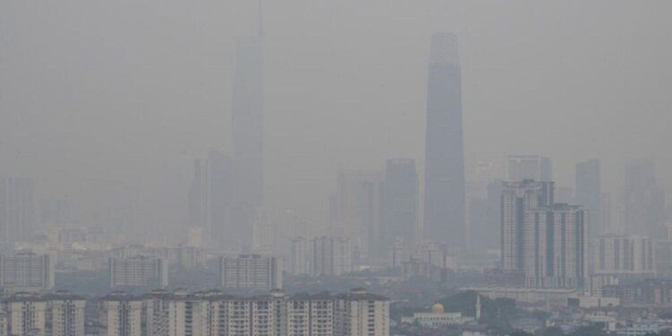 Malasia declaró el estado de emergencia por una nube tóxica causada por los incendios en Indonesia