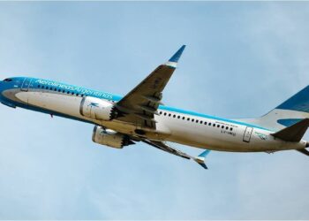 Más vuelos entre Argentina y Uruguay: firmaron un nuevo acuerdo de Cielos Abiertos y se amplía la conectividad aérea
