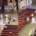 No los detuvo ni el agua: se casaron dentro de una iglesia inundada en Filipinas