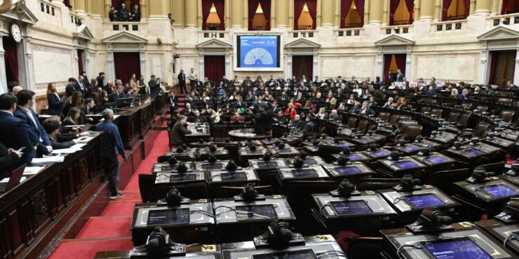 Nuevo revés para el oficialismo en Diputados: la oposición forzó el plazo para dictaminar discapacidad y endeudamiento