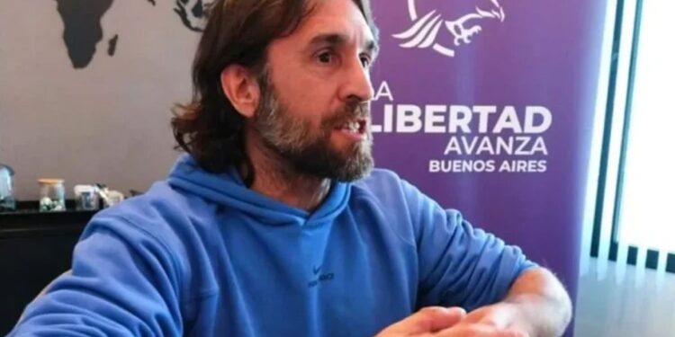 Otra baja para La Libertad Avanza: renunció el exfutbolista de River Oscar Ahumada