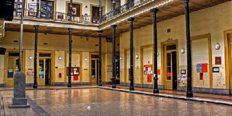 Pese al rechazo de las familias, el Gobierno porteño quiere imponer la jornada completa en varias escuelas