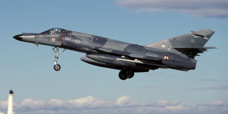 Presentaron un proyecto para llevar a Catamarca un avión que participó de la guerra de Malvinas