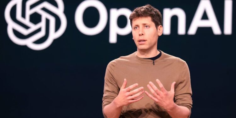 Sam Altman admitió que la industria de la IA falló al explicar sus beneficios en medio de una creciente resistencia