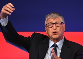 Según Bill Gates, la inteligencia artificial podría desatar una catástrofe con miles de millones de muertos