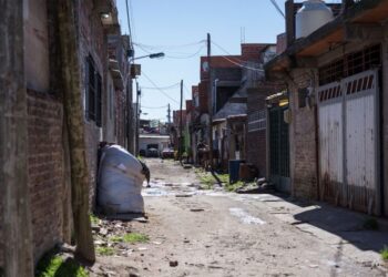 Siete de cada 10 hogares populares de CABA se endeudan para cubrir gastos básicos