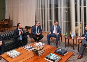 Una comitiva de diputados se reunió con el canciller de Brasil para reactivar el diálogo bilateral