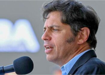 Axel Kicillof llamó a construir una alternativa para 2027, respaldó a Cristina Kirchner y lanzó duras críticas contra Javier Milei
