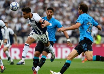 Belgrano golpeó sobre el final ante Talleres y se quedó con el clásico cordobés