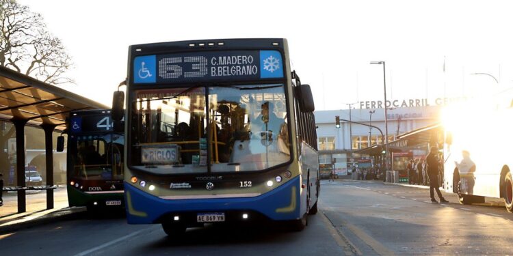 Colectivos del AMBA advirtieron posibles recortes en los servicios: qué le reclaman las empresas al Gobierno