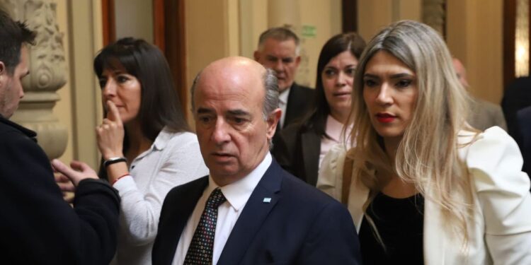 Diputado libertario se justificó por visitar detenidos por la dictadura: “Es de gente de fe acompañar a los enfermos”