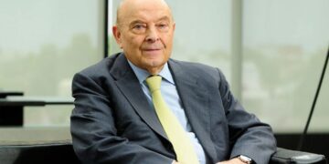 Domingo Cavallo volvió a cuestionar el modelo económico de Javier Milei: alertó por el sobreajuste y la caída de la inversión