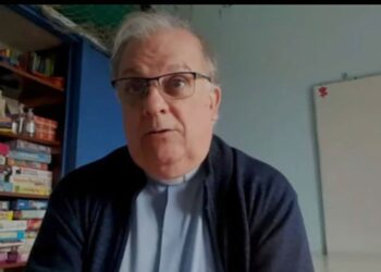 “El Papa se va a encontrar con un país muy empobrecido”, advirtió un sacerdote