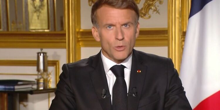 Emmanuel Macron no descarta prohibir reuniones tras los disturbios en Francia: “Los que intentaron derrocar a la República van a responder por ello”