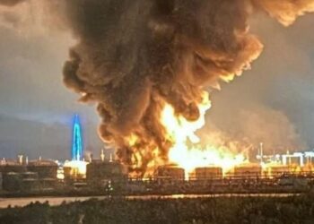 Escala la guerra en Europa: Ucrania lanzó más de 1.000 drones contra Rusia e incendió instalaciones petroleras en San Petersburgo