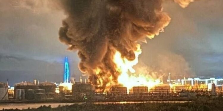 Escala la guerra en Europa: Ucrania lanzó más de 1.000 drones contra Rusia e incendió instalaciones petroleras en San Petersburgo