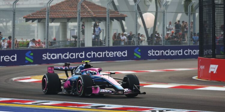 Franco Colapinto llega a la clasificación sprint de Singapur tras una práctica difícil con Alpine