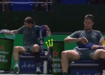 Insólito ataque de furia de Alexander Bublik en el Masters 1000 de Shanghai: rompió una heladera, se cortó y ganó el partido