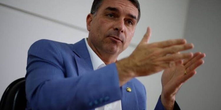 Las repercusiones del arco político tras el primer puesto de Flávio Bolsonaro en Brasil
