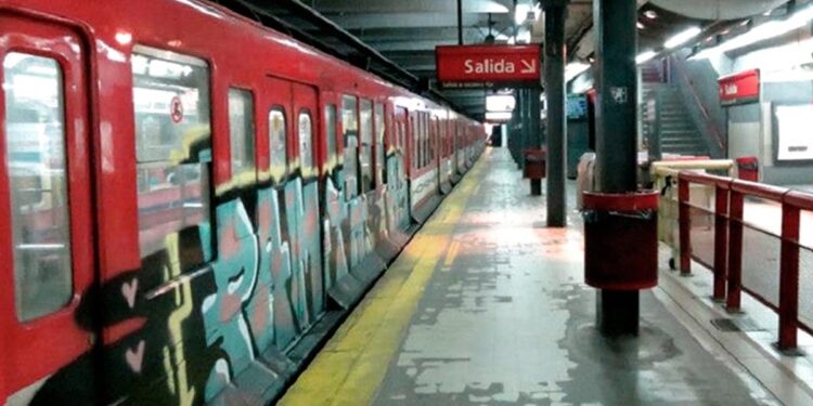 Libertarios porteños insisten con eliminar el nombre Juan Manuel de Rosas de la estación de Subte