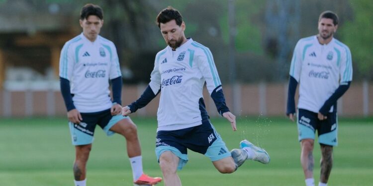Lionel Messi tuvo su último entrenamiento con la Selección antes de su despedida en el Monumental