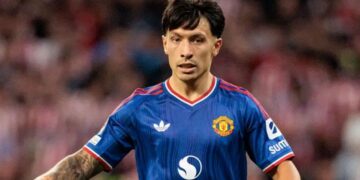 Lisandro Martínez criticó a la dirigencia del Manchester United y Wayne Rooney salió al cruce