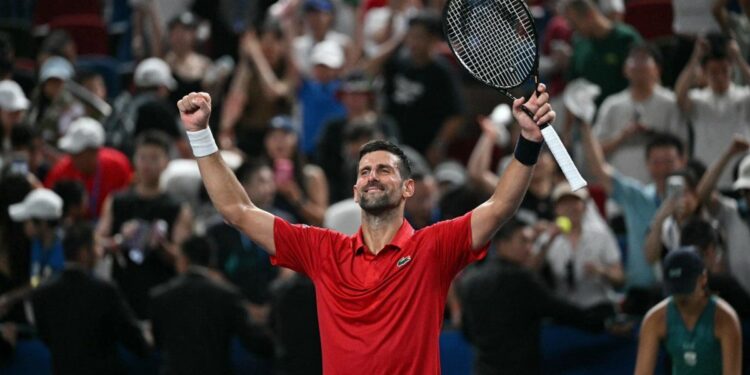Novak Djokovic venció a Alexander Zverev en Beijing y rompió un récord que compartía con Nadal