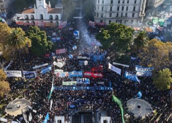Protestas y jornada clave en el Congreso EN VIVO: minuto a minuto de una jornada de alta conflictividad para el Gobierno