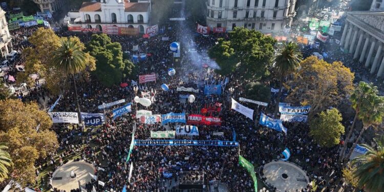Protestas y jornada clave en el Congreso EN VIVO: minuto a minuto de una jornada de alta conflictividad para el Gobierno