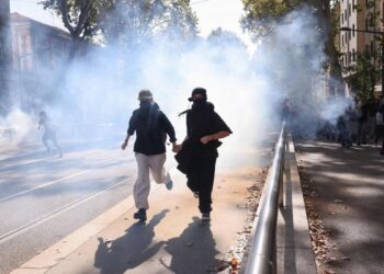 Reclamos estudiantiles en Francia: denuncian falta de presupuesto y al menos 400 escuelas están cerradas